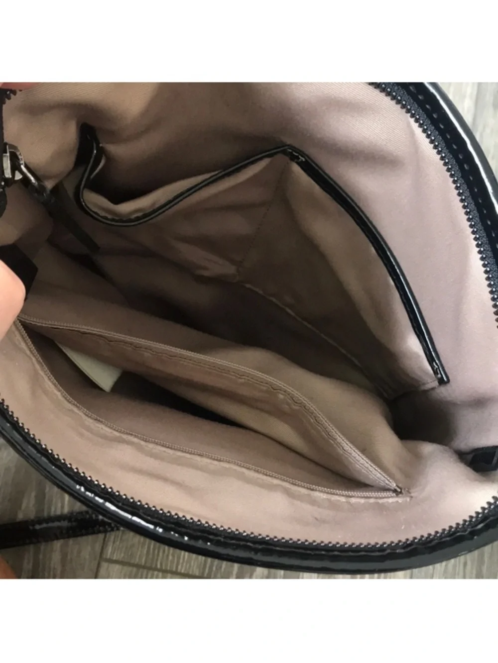 Burberry Dryden Nova Check Beige Interior with Black  patent Trim shoulder bag - Picture 8 of 10